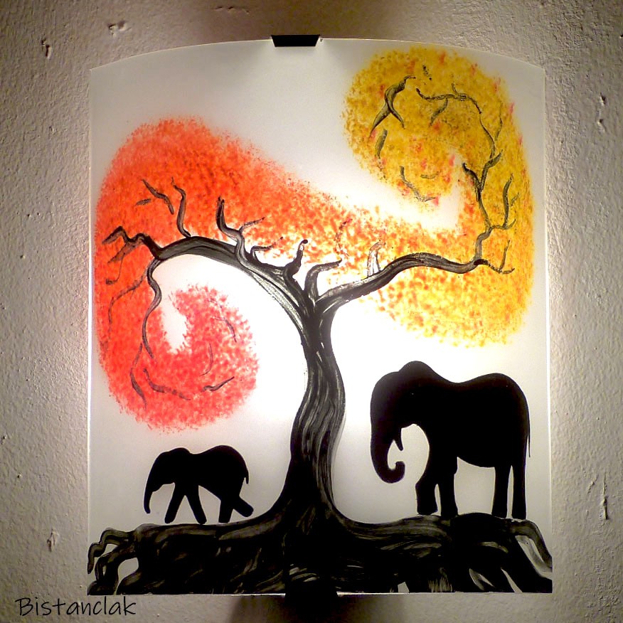 Applique éléphant dans la savane version blanche et arbre coloré