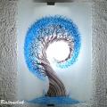 Applique murale blanche décorée d'un arbre bleu