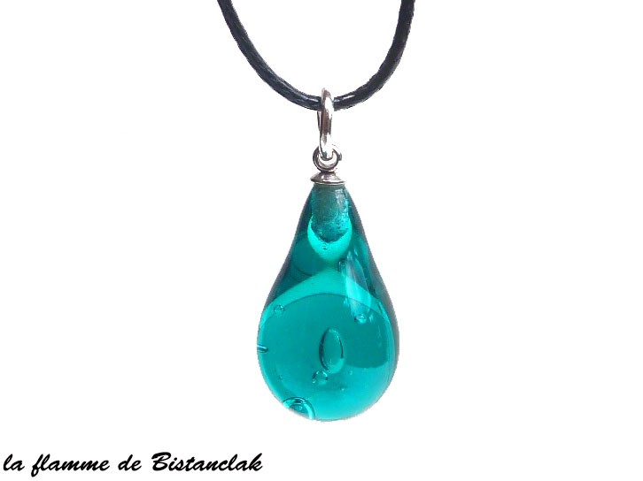 Collier pendentif goutte de verre file bleu canard transparent vendu en ligne sur notre site