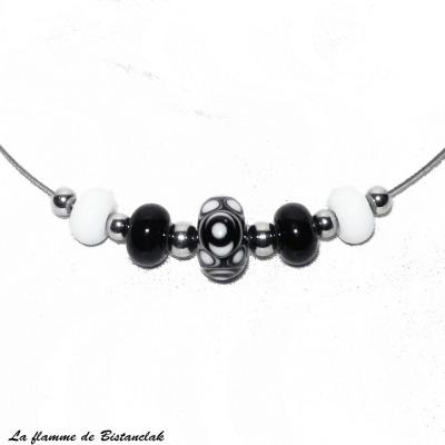Collier perles de verre design noires et blanches