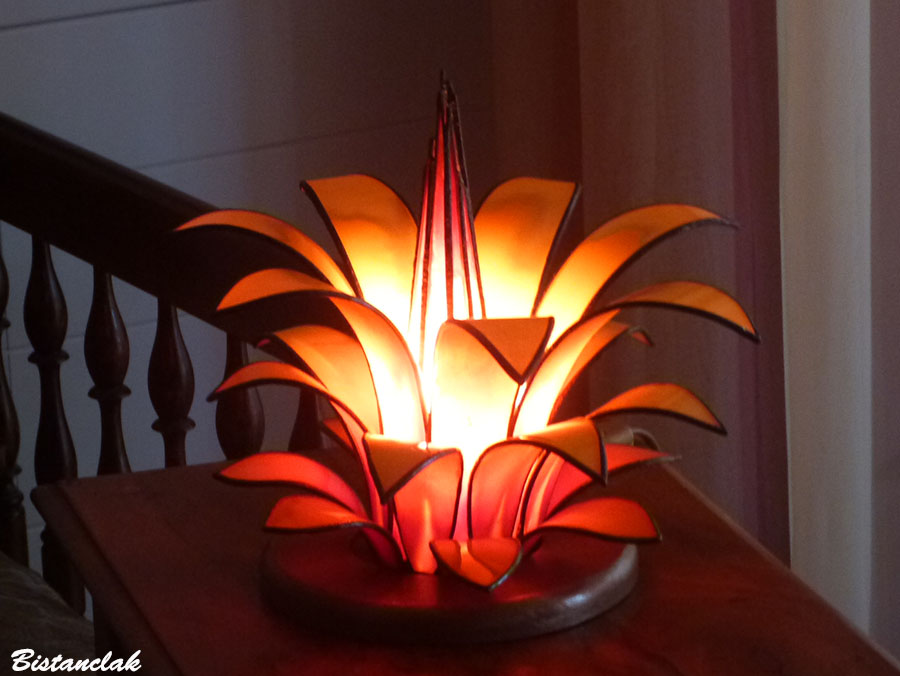 Lampe d'ambiance artisanale fleur jaune orangé