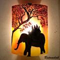 Lampe murale ballade à dos d'éléphant en jaune et rouge