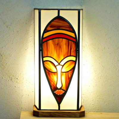 lampe vitrail masque africain brun chamarré, rouge et jaune