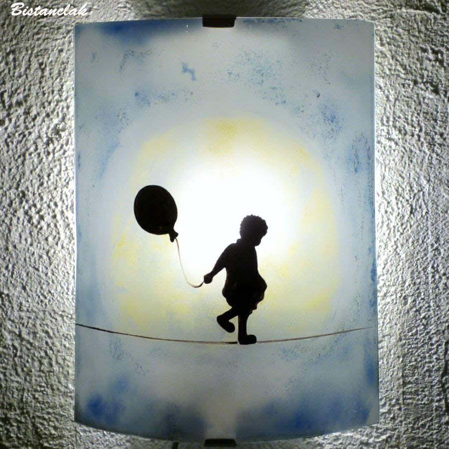 applique bleu tendance street art motif la petite fille au ballon