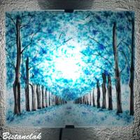 Applique murale en verre coloré turquoise motif arbres en perspective