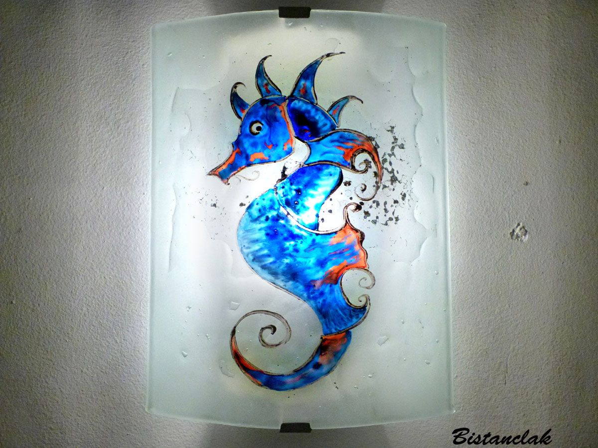 Applique artisanale motif hippocampe bleu et orange vendue en ligne