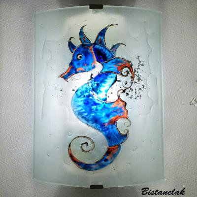 Applique en verre motif hippocampe bleu et orange