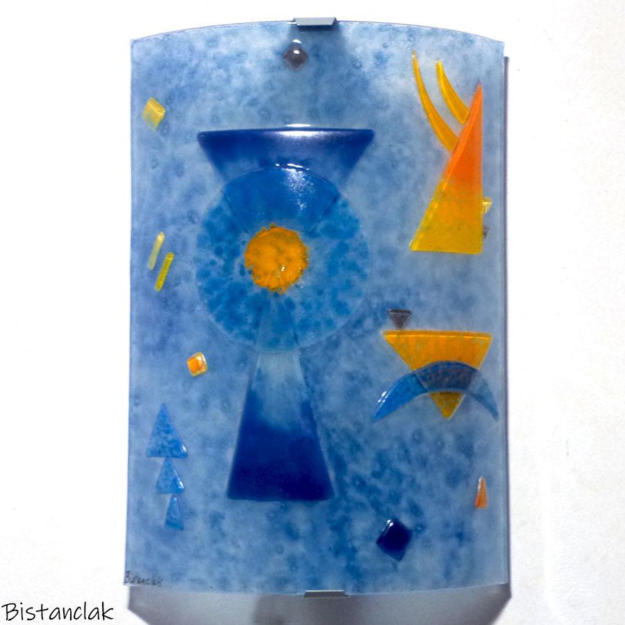 Applique en verre coloree bleu orange motif inspire de kandinsky