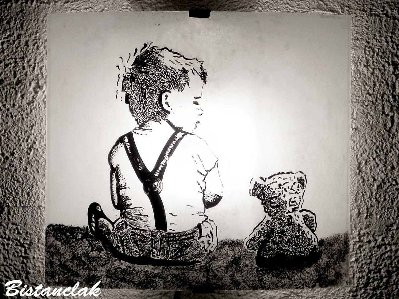 Applique murale décorative petit garçon et ours en peluche