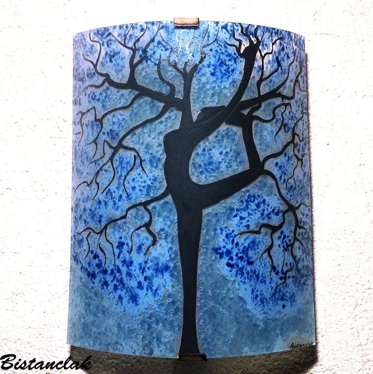 Applique luminaire colore bleu clair en verre motif arbre danseuse