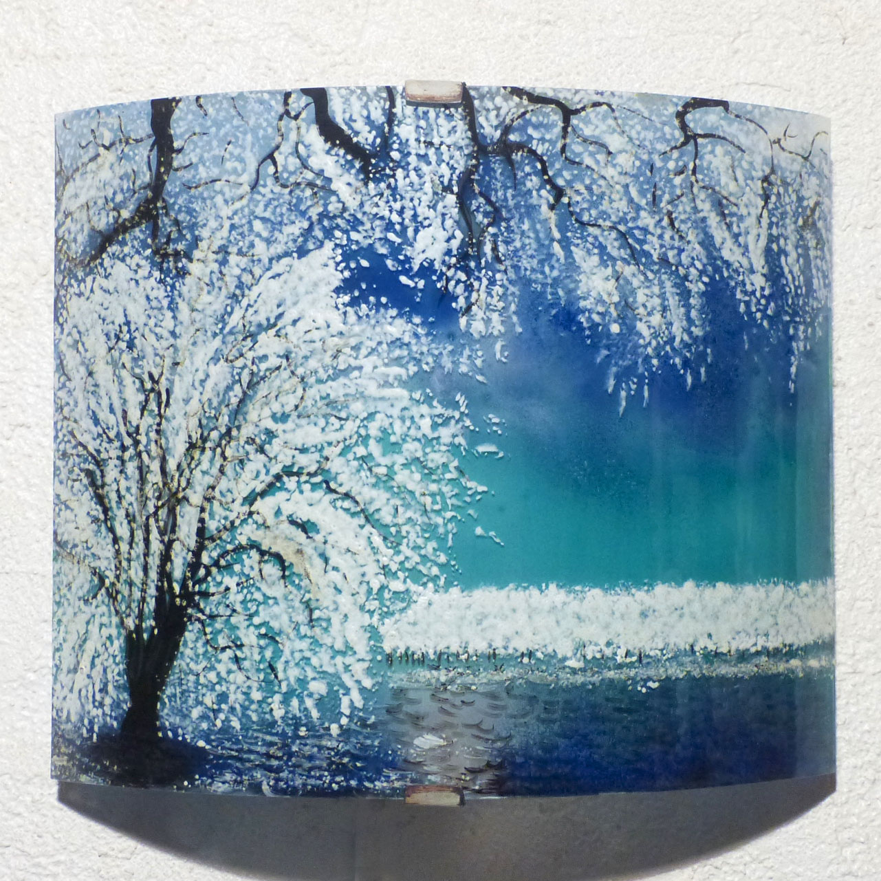 Applique luminaire d ambiance motif paysage d arbres au feuillage blanc sur ciel bleu turquoise