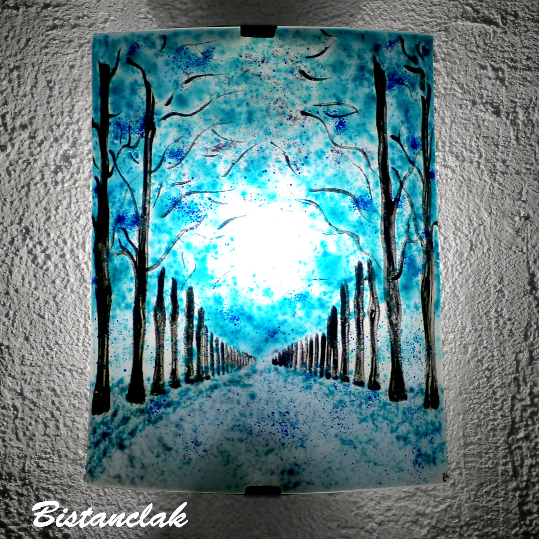 Applique luminaire incurvee motif allee d arbres bleu vendue en ligne sur notr site une creation artisanale francaise