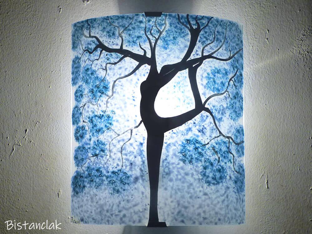 Applique murale artisanale bleu a motif arbre danseuse