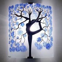 Applique murale blanche arbre danseuse au feuillage bleu