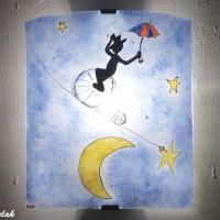 Applique murale colorée bleu au motif fantaisie le funambule et la lune