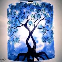 Applique murale coloree de bleu a motif arbre