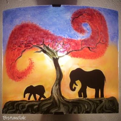 Applique murale éléphant orange, rouge et bleu