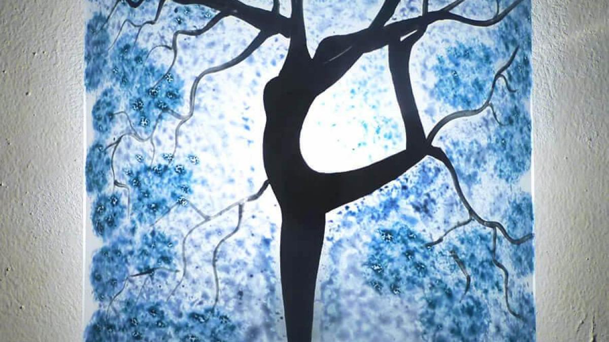 Applique murale en verre coloré bleu arbre danseuse