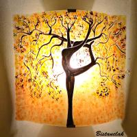 Applique murale artisanale colorée sable jaune bordeau motif arbre danseuse