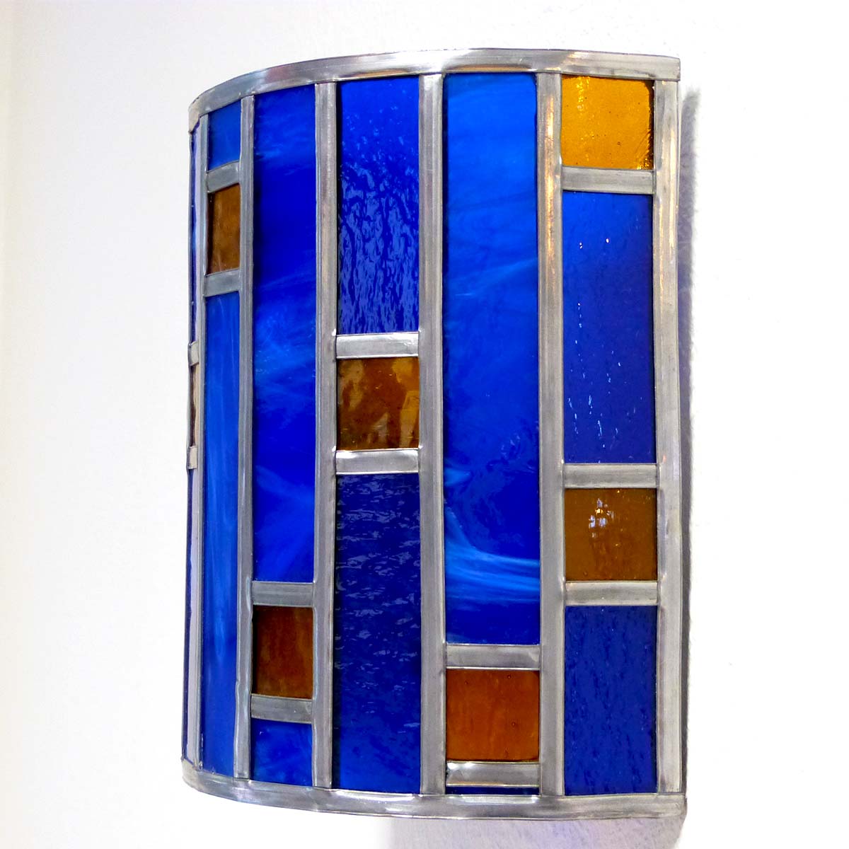 Applique vitrail demi cylindre bleu cobalt et ambre tendance art deco 11 1