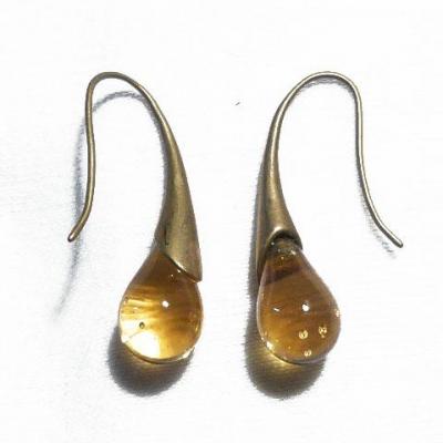 Boucles d'oreilles larmes en verre filé ambre