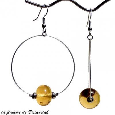 Boucles d oreilles creoles et perle de verre ambre