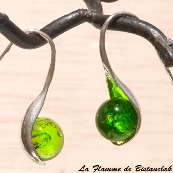 Boucles d oreilles artisanales verre filé vert clair transparent