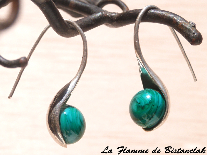 Boucles d oreilles avec perles de verre filé vert pétrole