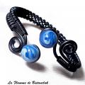 Bracelet artisanal perles de verre bleu chamarre spirales noires 1