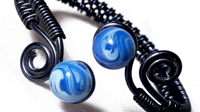 Bracelet perles de verre et spirales