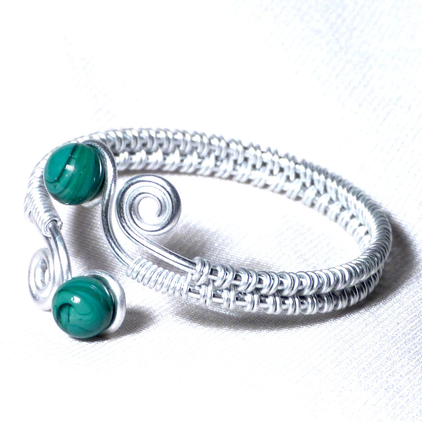 Bracelet artisanal perles de verre vert bleu canard spirales argentees 2