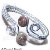 Bracelet artisanal perles de verre violet glycine et vert chamarre spirales argente 2 