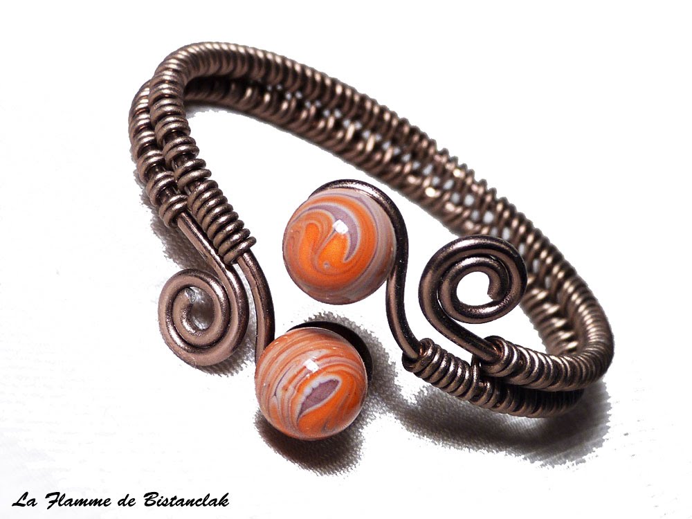 Bracelet artisanal spirale chocolat perles de verre violet et orange chamarre 1 