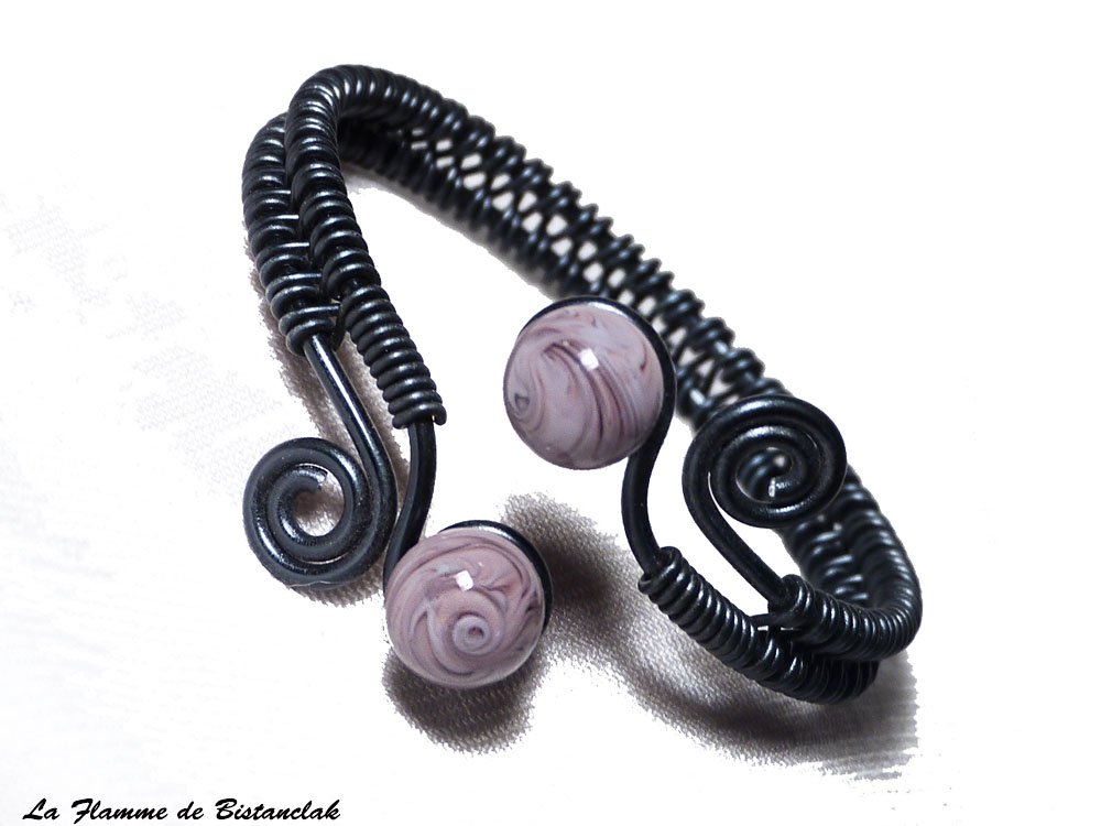 Bracelet artisanale tresse spirales noir perles de verre mauve glycine 1 