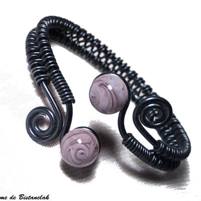 Bracelet artisanale tresse spirales noir perles de verre mauve glycine 1 