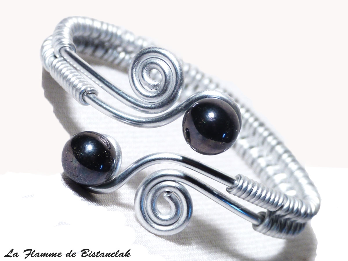 Bracelet spirale argente perles de verre noir metallise