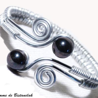Bracelet spirale argente perles de verre noir metallise