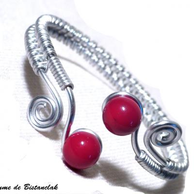 Bracelet artisanal perles de verre filé rouge et spirales argentees
