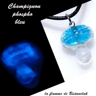 Collier pendentif champignon turquoise phosphorescent bleu