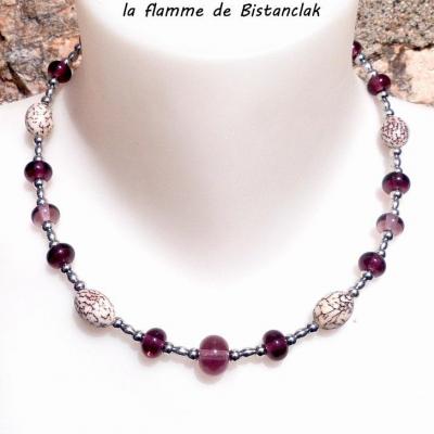 Collier de perles de verre file couleur rose glycine et graines de betel