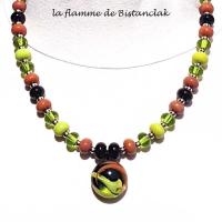 Collier artisanal pour femme en perles de verre orange vert et noir