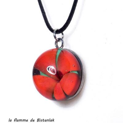 Collier pendentif fleur rouge