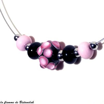 Collier perles de verre rose et noir sur fil cable
