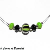 Collier perles de verre vert et noir vendu en ligne