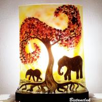 Decoration lumineuse motif elephant jaune orange vendue en ligne 1