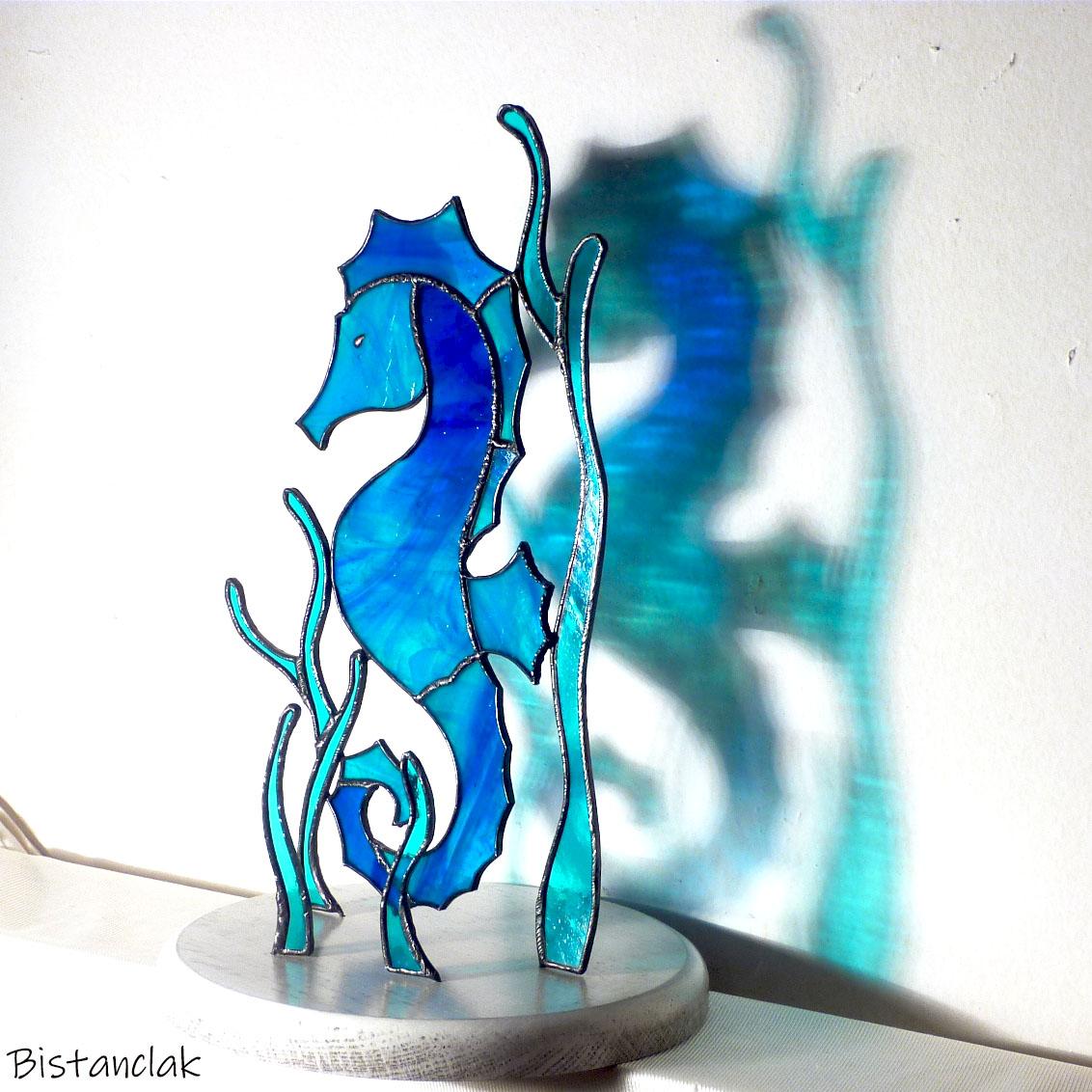 Figurine vitrail hippocampe bleu par bistanclak