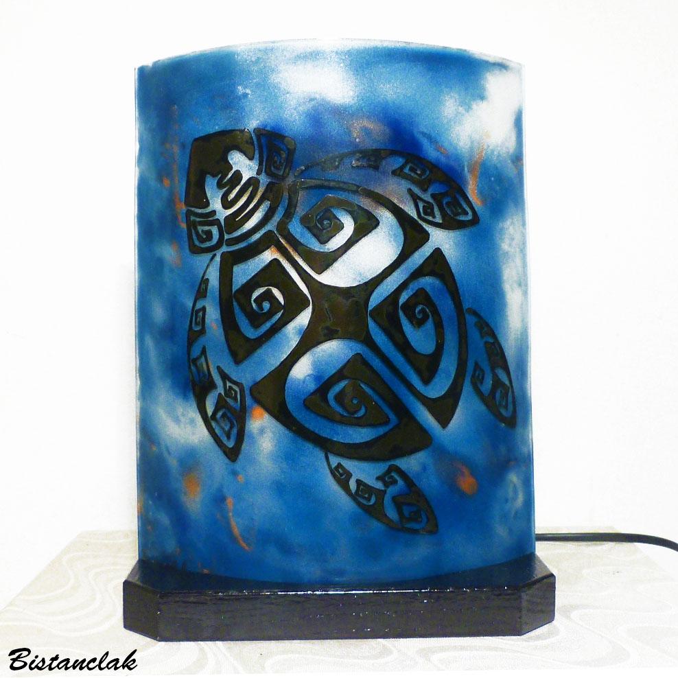 Lampe a poser bleu motif tortue maori creation artisanale
