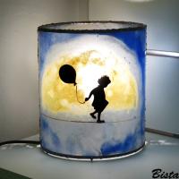 Lampe décorative cylindrique bleu motif la petite fille et la lune