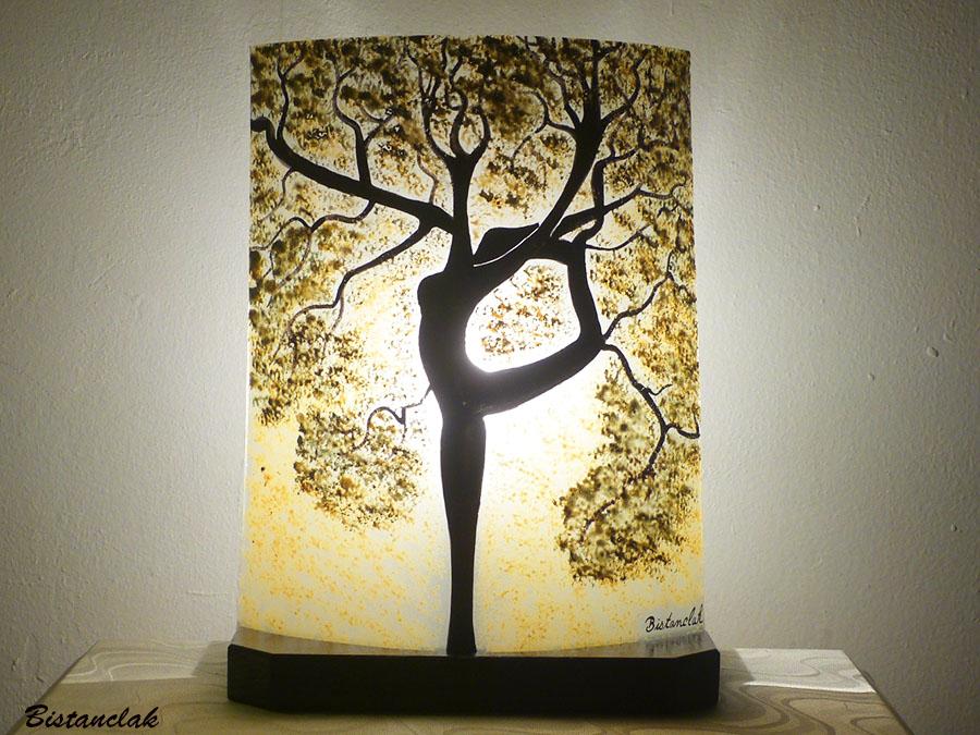 Lampe artisanale motif arbre danseuse couleur jaune ble et vert olive
