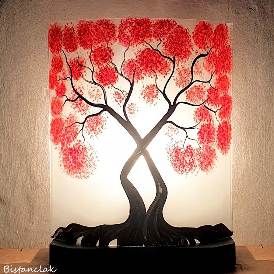Lampe blanche et rouge motif arbre